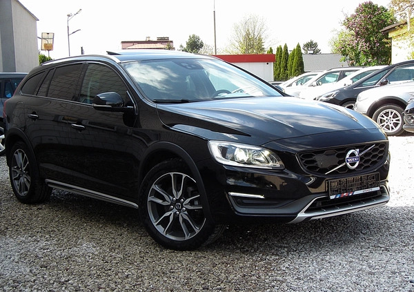 Volvo V60 Cross Country cena 62800 przebieg: 241000, rok produkcji 2015 z Rzeszów małe 631